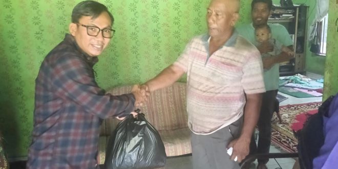 Wujud Kepedulian! PPDI Bantan Berikan Santunan untuk Keluarga Almarhum Staf Desa Sungai Batang