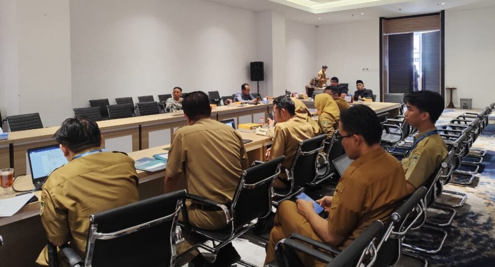 Dinpermasdes Banyumas Bahas Raperda Penjaringan dan Penyaringan Perangkat Desa Bersama Pansus 13 DPRD